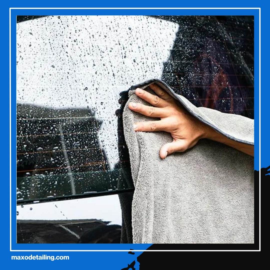 Bikin Mata Cepat Lelah Ini Cara Membersihkan Kaca Mobil Berjamur yang Sering Diabaikan Sopir
